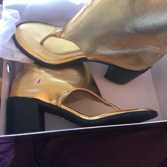 AKIRA AZALEA WANG GOLD CHUNKY SANDAL Size 99 - Picture 1 of 4